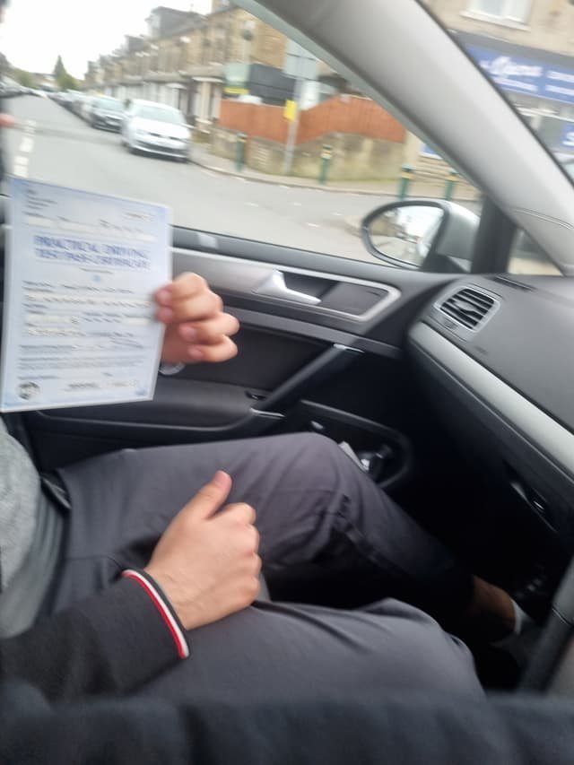 edrivinglesson-manual-and-automatic-driving-lessons-across-leeds-big-0