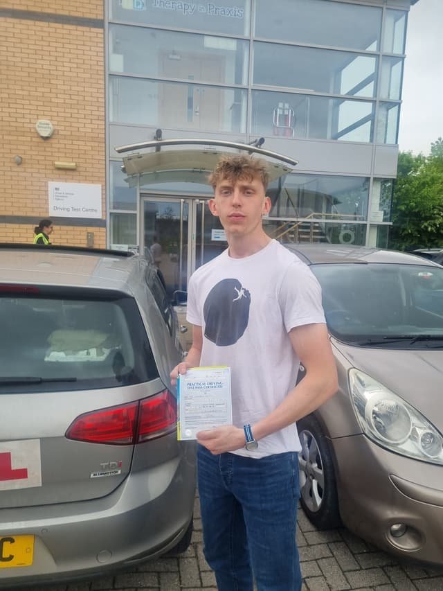 edrivinglesson-manual-and-automatic-driving-lessons-across-leeds-big-1